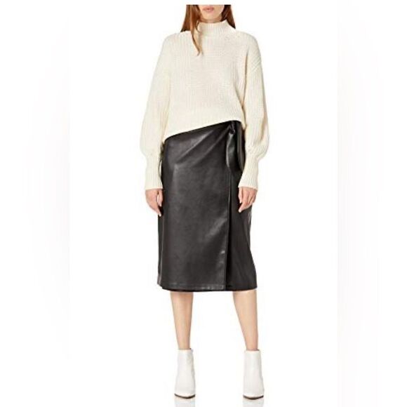 Styles in Black and White!  See at my live show. - Picture 3 of 16